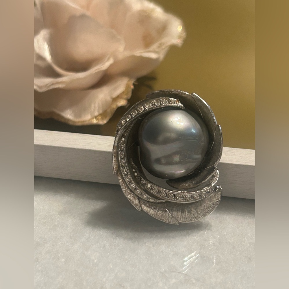 Vintage Brooch Silver Tone